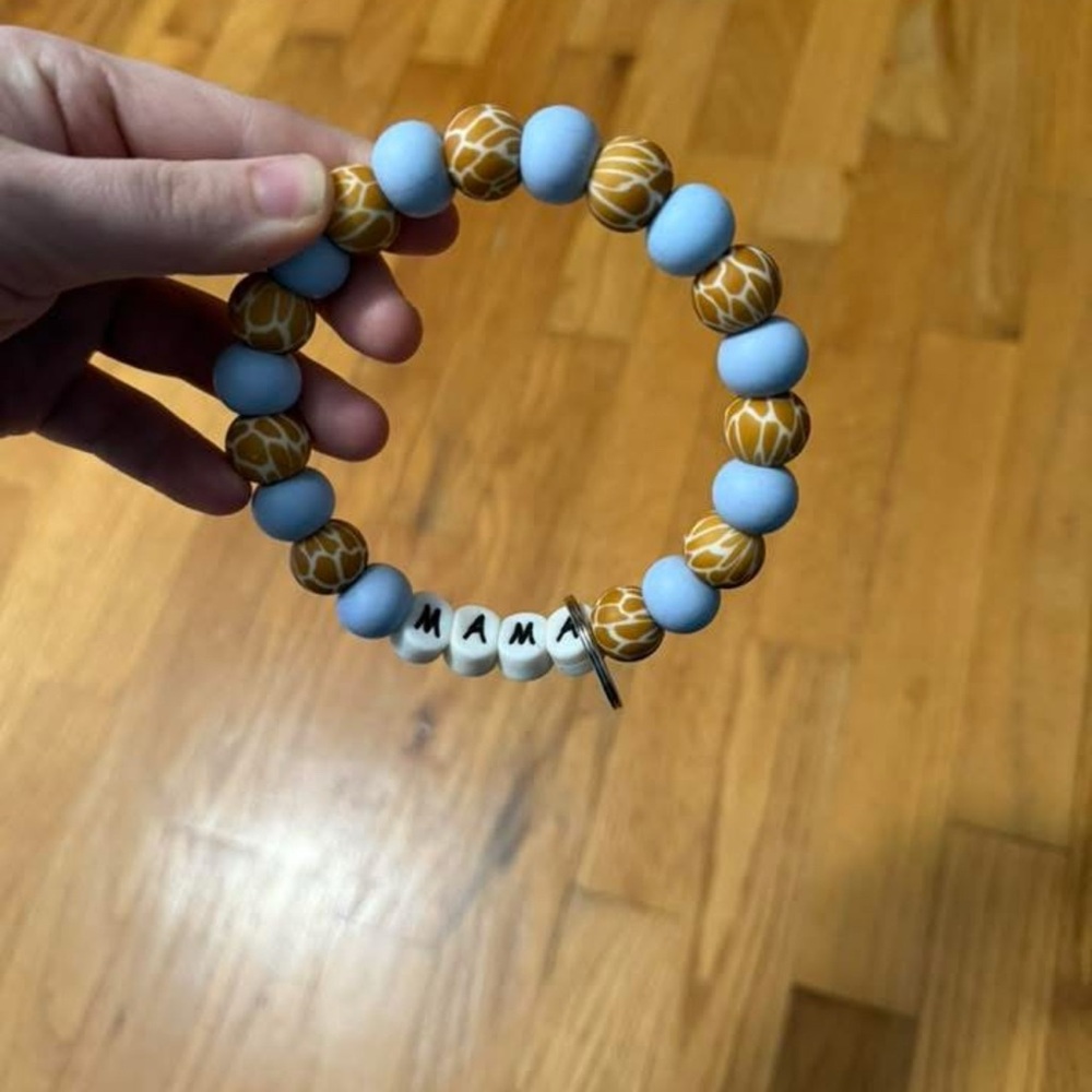 Beaded Bracelet with 'MAMA' Letters